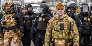 Scontri a Minneapolis, svolta di Trump: manda via Bovino e i suoi agenti