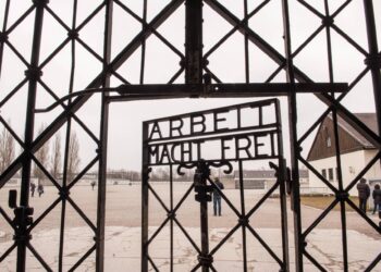 “Olocausto ingigantito” per il 14% degli italiani, il sondaggio