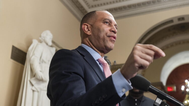 Leader dem alla Camera: ‘Non aiuteremo i repubblicani sui finanziamenti al governo’