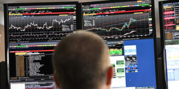 Lo spread tra Btp e Bund chiude poco mosso a 60,5 punti