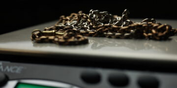 Boom compravendite ai ‘compro oro’. Prezzi gioielli +21,6%