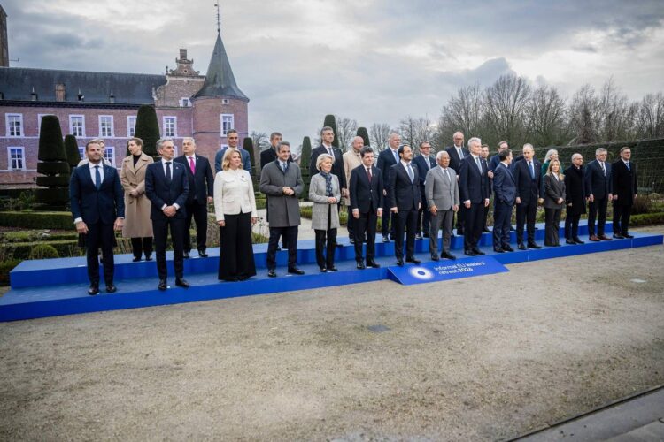 Dal summit nel castello gli obiettivi dei leader Ue per l’economia, roadmap a marzo