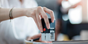 Burocrazia lenta e imprese ferme, servono 200 giorni per un permesso edile