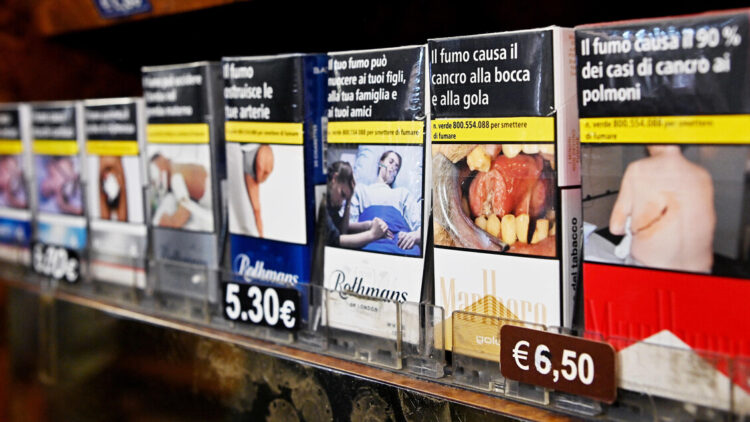Seconda tornata di rincari per le sigarette, aumentano anche le Camel
