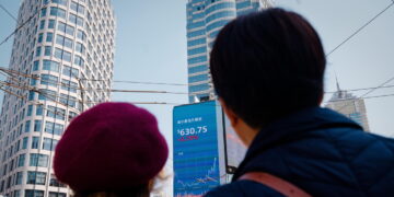 Borsa: Cina contrastata nelle prime battute, Shanghai piatta e Shenzhen -0,13%