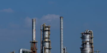 Il petrolio risale, Brent di nuovo sopra i 100 dollari al barile