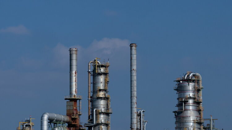 Il petrolio risale, Brent di nuovo sopra i 100 dollari al barile