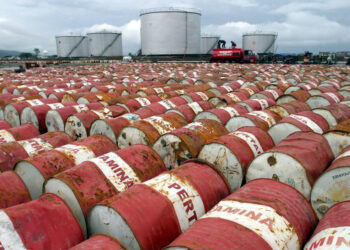 Il petrolio risale a New York del 9,67%, chiude a 95,69 dollari