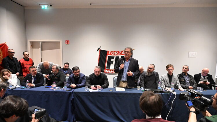 Presente e saluti romani al raduno dei neofascisti europei a Roma