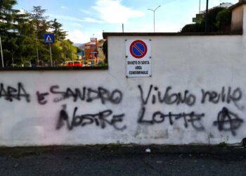 Murales anarchico a Viterbo, ‘Sara e Sandro vivono nelle nostre lotte’