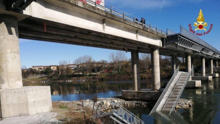 Quinto crollo della passerella ciclopedonale sull’Adda