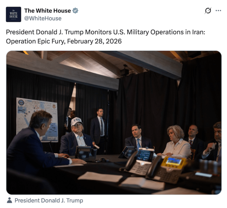 Trump nella ‘situation room’ ma non è alla Casa Bianca: lo scatto a Mar-a-Lago