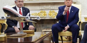 Iran, Trump: “Non mando soldati”. Netanyahu: “Regime sta cedendo”