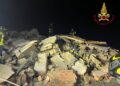 Crolla una palazzina a Licata, si scava sotto le macerie