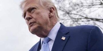 Trump tra negoziati e l’attacco all’isola di Kharg, Iran rafforza difese